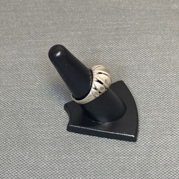 VINTAGE Ribbed Domed Ring Sterling Silver Size 8 1/2 - Picture 3 of 10